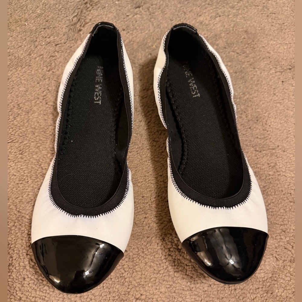 Nine West Two-Tone Black and White Flats EUC Size 7